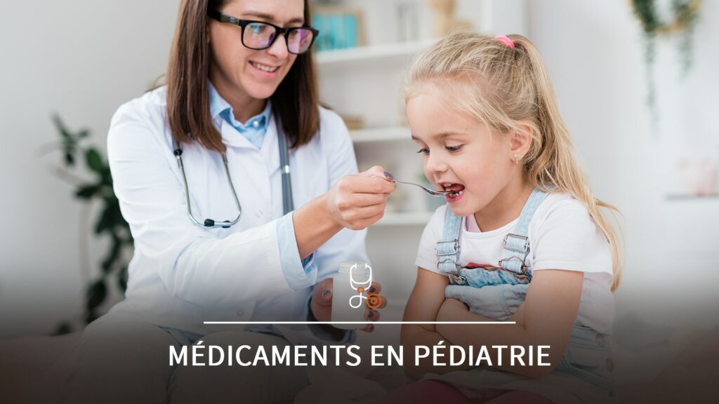 Médecin généraliste donnant un sirop à une jeune enfant assise, dans un cadre de consultation pédiatrique rassurante.
