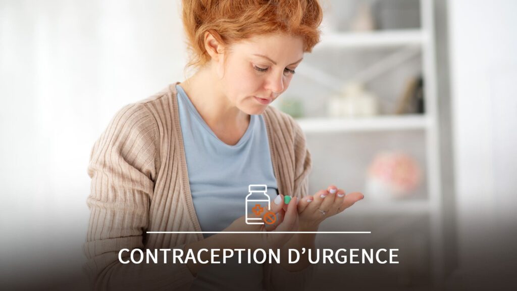 Femme tenant une pilule de contraception d’urgence, illustration de la formation Proforma France sur la délivrance en officine.